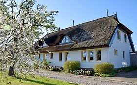 Ferienwohnungen im Fischerdorf und unterm Reetdach
